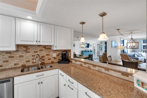 Copropriété à vendre à Sarasota, Floride: 2 chambres, 119.47 m2 № 2196291 - photo 10