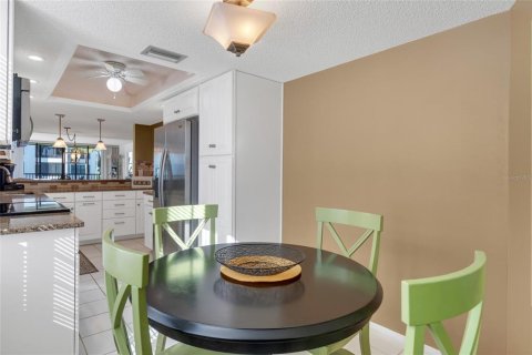 Copropriété à vendre à Sarasota, Floride: 2 chambres, 119.47 m2 № 2196291 - photo 17
