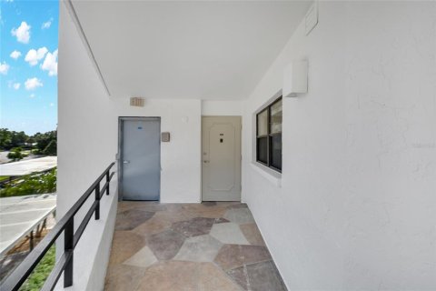 Copropriété à vendre à Sarasota, Floride: 2 chambres, 119.47 m2 № 2196291 - photo 9