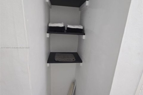 Casa en alquiler en Miami, Florida, 2 dormitorios, 139.35 m2 № 1872585 - foto 5