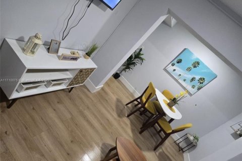 Casa en alquiler en Miami, Florida, 2 dormitorios, 139.35 m2 № 1872585 - foto 1