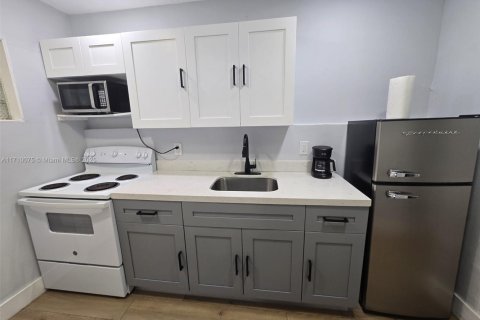 Casa en alquiler en Miami, Florida, 2 dormitorios, 139.35 m2 № 1872585 - foto 4