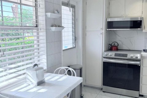 Condo in Pompano Beach, Florida, 2 bedrooms № 2260143 - photo 6