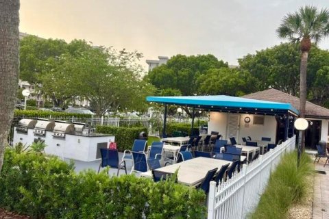 Condo in Pompano Beach, Florida, 2 bedrooms № 2260143 - photo 24