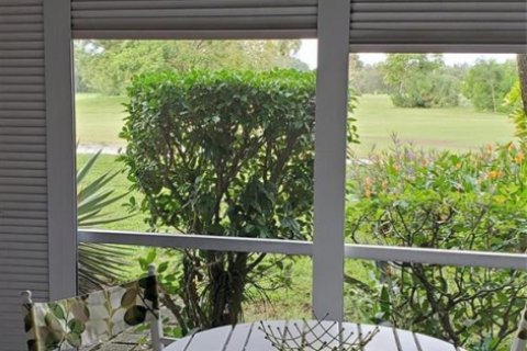 Condo in Pompano Beach, Florida, 2 bedrooms № 2260143 - photo 18