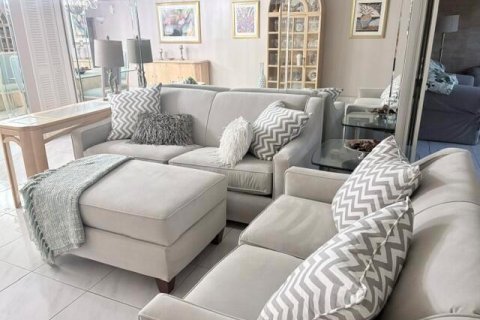 Condo in Pompano Beach, Florida, 2 bedrooms № 2260143 - photo 3