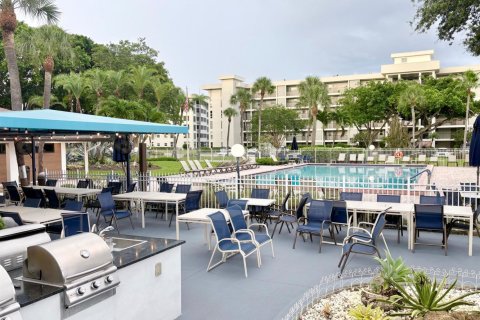 Condo in Pompano Beach, Florida, 2 bedrooms № 2260143 - photo 20
