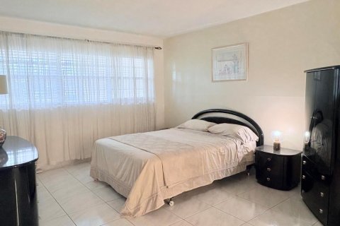 Condo in Pompano Beach, Florida, 2 bedrooms № 2260143 - photo 9