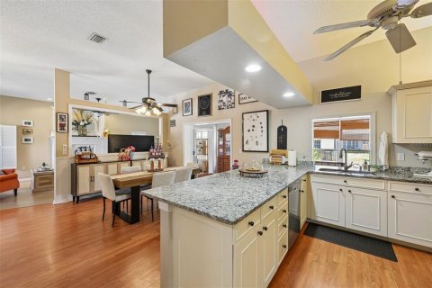 Купить виллу или дом в Брейдентон, Флорида 10 комнат, 160.91м2, № 2237937 - фото 11