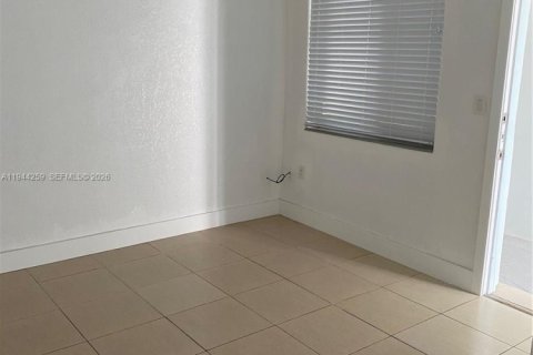 Condo in Miami, Florida, 1 bedroom  № 2000684 - photo 6