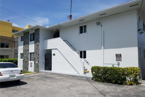 Condo in Miami, Florida, 1 bedroom  № 2000684 - photo 2