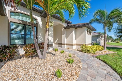 House in Punta Gorda, Florida 3 bedrooms, 189.52 sq.m. № 1877304 - photo 2