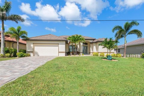 House in Punta Gorda, Florida 3 bedrooms, 189.52 sq.m. № 1877304 - photo 1