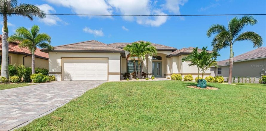 House in Punta Gorda, Florida 3 bedrooms, 189.52 sq.m. № 1877304