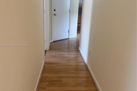 House in Miramar, Florida 4 bedrooms, 137.22 sq.m. № 1804169 - photo 20