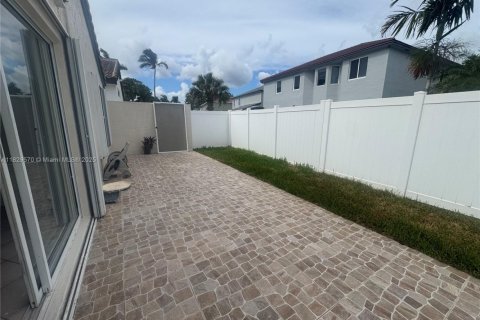 House in Miramar, Florida 4 bedrooms, 137.22 sq.m. № 1804169 - photo 7