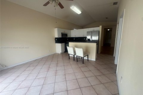 House in Miramar, Florida 4 bedrooms, 137.22 sq.m. № 1804169 - photo 12
