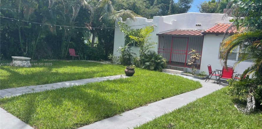 Casa en Miami, Florida 1 dormitorio, 199 m2 № 1749840