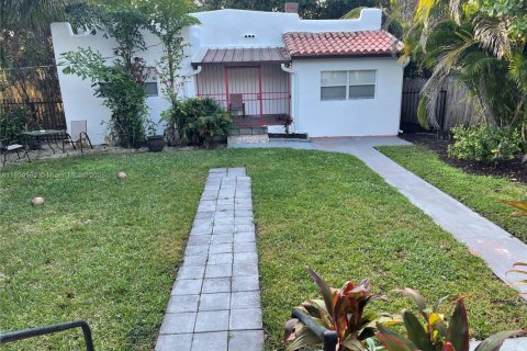 Casa en alquiler en Miami, Florida, 1 dormitorio, 199 m2 № 1749840 - foto 11