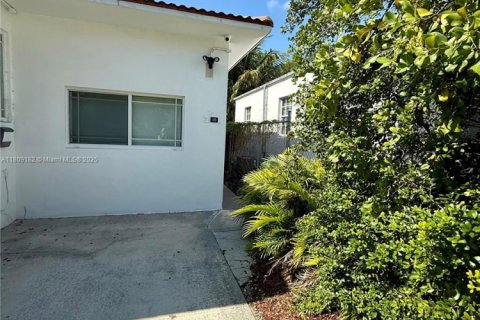 Casa en alquiler en Miami, Florida, 1 dormitorio, 199 m2 № 1749840 - foto 19