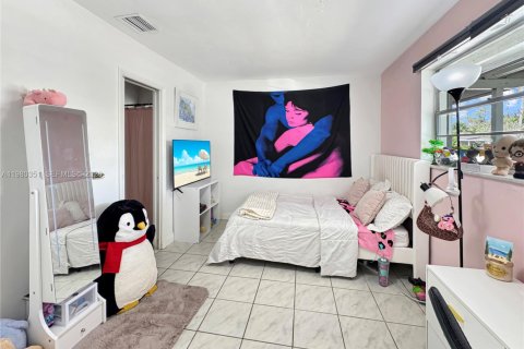 House in Davie, Florida 3 bedrooms, 180.23 sq.m. № 2043738 - photo 18