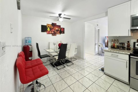 House in Davie, Florida 3 bedrooms, 180.23 sq.m. № 2043738 - photo 6