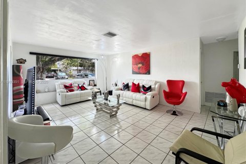 House in Davie, Florida 3 bedrooms, 180.23 sq.m. № 2043738 - photo 11