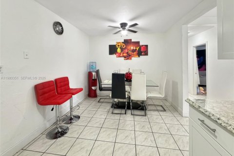 House in Davie, Florida 3 bedrooms, 180.23 sq.m. № 2043738 - photo 12