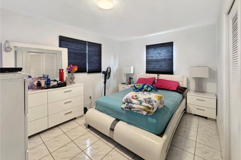 House in Davie, Florida 3 bedrooms, 180.23 sq.m. № 2043738 - photo 16