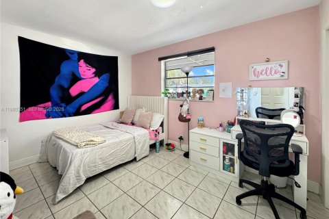 House in Davie, Florida 3 bedrooms, 180.23 sq.m. № 2043738 - photo 15