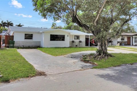 House in Davie, Florida 3 bedrooms, 180.23 sq.m. № 2043738
