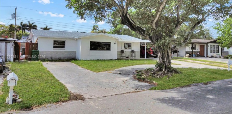 House in Davie, Florida 3 bedrooms, 180.23 sq.m. № 2043738