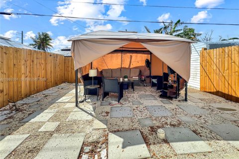 House in Davie, Florida 3 bedrooms, 180.23 sq.m. № 2043738 - photo 24