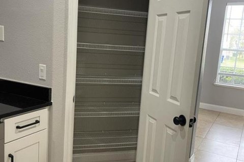 Villa ou maison à louer à Kissimmee, Floride: 3 chambres, 150.22 m2 № 2148985 - photo 10