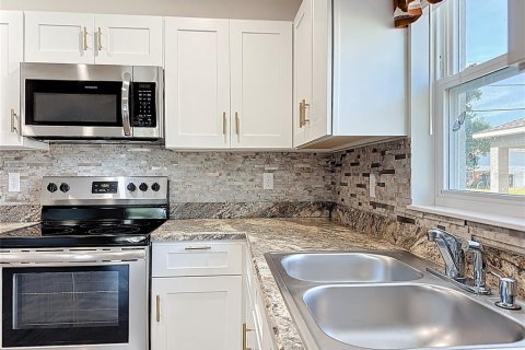 Villa ou maison à vendre à Tavares, Floride: 3 chambres, 114.27 m2 № 1845077 - photo 16