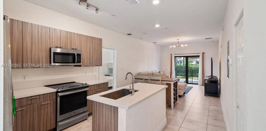 Condo à Doral, Floride, 2 chambres  № 1990415