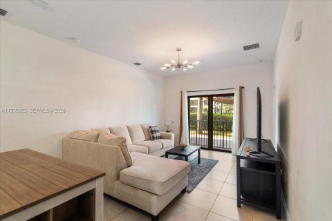 Copropriété à vendre à Doral, Floride: 2 chambres, 104.89 m2 № 1990415 - photo 2