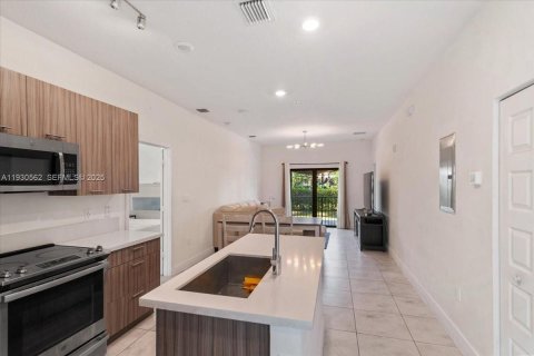 Copropriété à vendre à Doral, Floride: 2 chambres, 104.89 m2 № 1990415 - photo 5