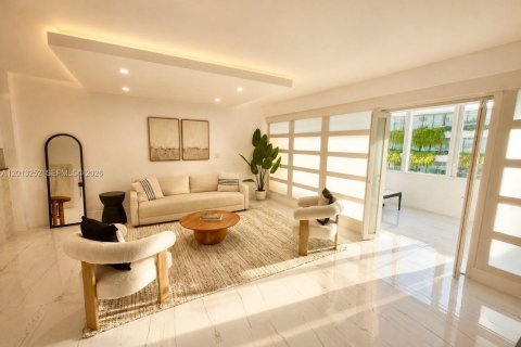 Condominio en Miami Beach, Florida, 1 dormitorio № 2075631