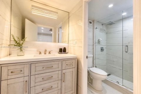 Condominio en alquiler en Miami Beach, Florida, 1 dormitorio, 70.61 m2 № 2075631 - foto 16