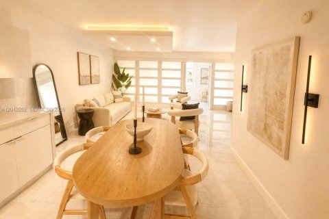 Condominio en alquiler en Miami Beach, Florida, 1 dormitorio, 70.61 m2 № 2075631 - foto 11