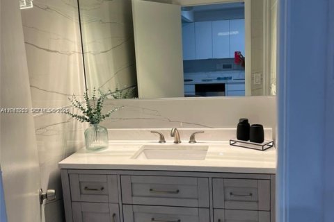 Condominio en alquiler en Miami Beach, Florida, 1 dormitorio, 70.61 m2 № 2075631 - foto 23