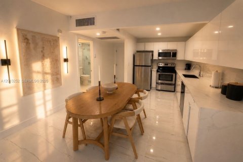 Condominio en alquiler en Miami Beach, Florida, 1 dormitorio, 70.61 m2 № 2075631 - foto 12