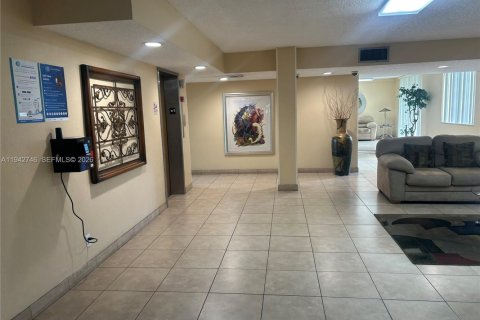 Condominio en venta en Pembroke Pines, Florida, 1 dormitorio, 74.32 m2 № 2062657 - foto 29