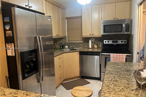 Condominio en venta en Pembroke Pines, Florida, 1 dormitorio, 74.32 m2 № 2062657 - foto 7