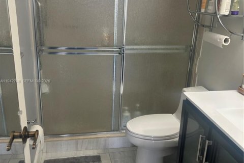 Condominio en venta en Pembroke Pines, Florida, 1 dormitorio, 74.32 m2 № 2062657 - foto 14