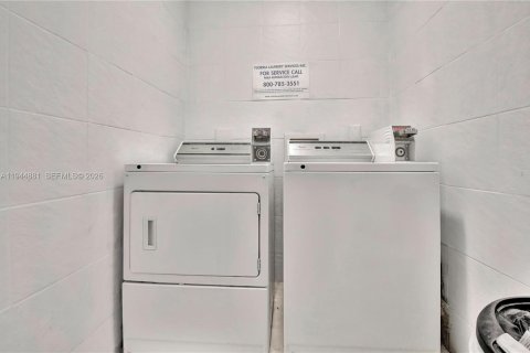 Apartment in Fort Lauderdale, Florida 2 bedrooms, 92.9 sq.m. № 2001418 - photo 12