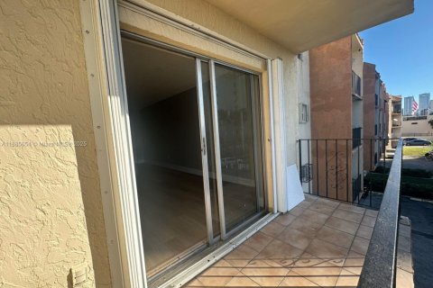 Copropriété à vendre à Miami, Floride: 2 chambres, 65.59 m2 № 1930528 - photo 18