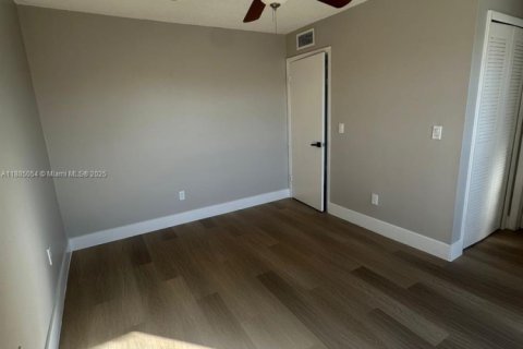 Copropriété à vendre à Miami, Floride: 2 chambres, 65.59 m2 № 1930528 - photo 12