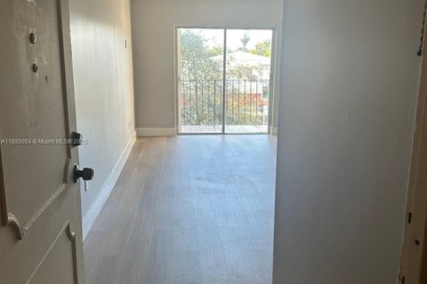 Copropriété à vendre à Miami, Floride: 2 chambres, 65.59 m2 № 1930528 - photo 4